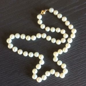 White 14k pearl strand necklace